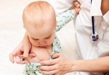 Újabb kötelező oltást is fel kell venniük a babáknak